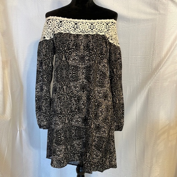 jello c. Off shoulder black floral print dress size small - Picture 1 of 7